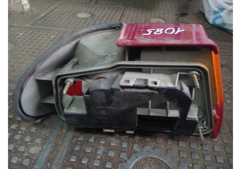 Фонарь задний правый Ford Mondeo 1