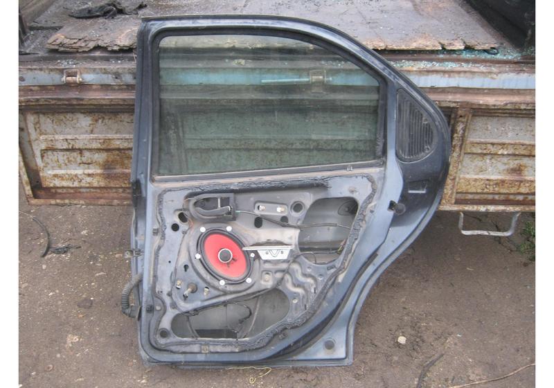 Дверь задняя правая Ford Mondeo 1