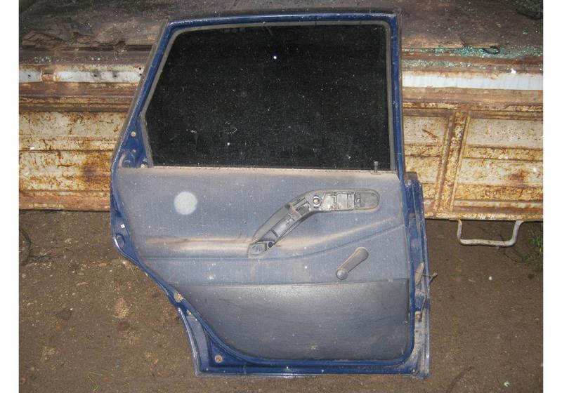 Дверь задняя левая Volkswagen Passat B4