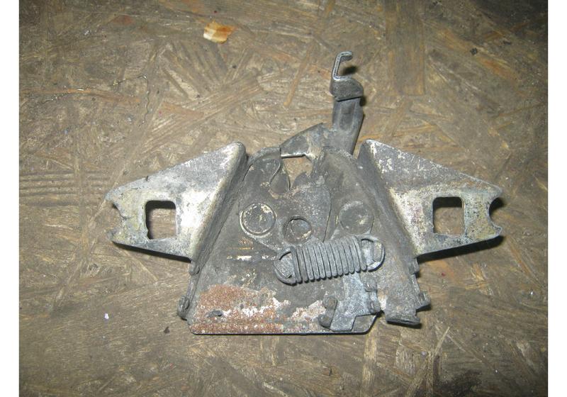 Замок капота Volkswagen Passat B3