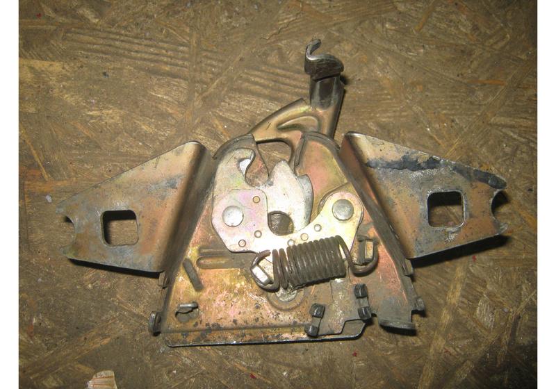 Замок капота Volkswagen Passat B4