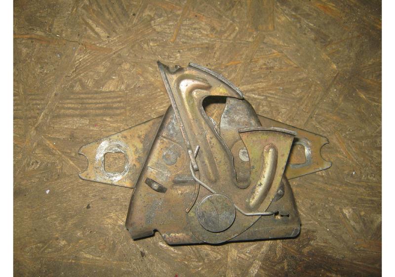 Замок капота Volkswagen Passat B4