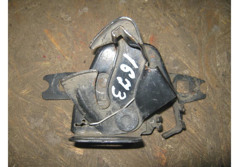 Замок капота Volkswagen Golf 3