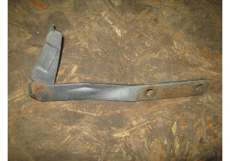 Петля капота правая Mazda 626 GD