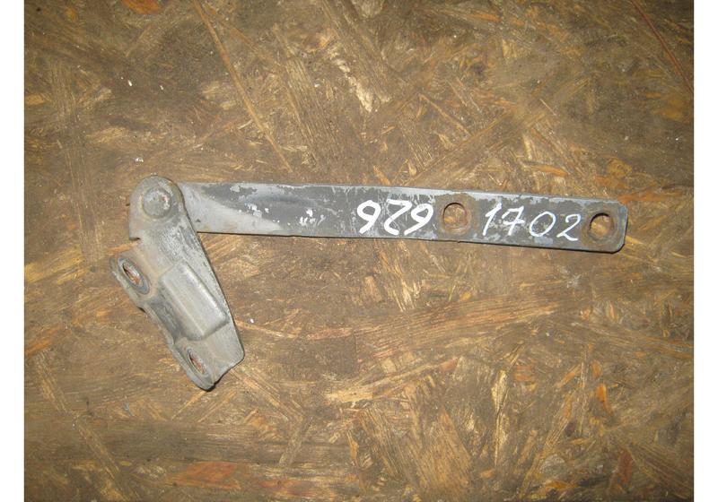 Петля капота правая Mazda 626 GD
