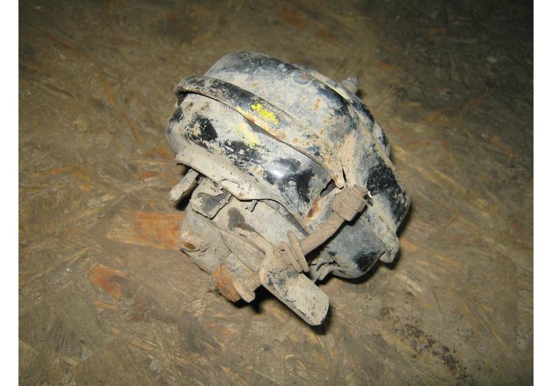 Опора двигателя Volkswagen Passat B3