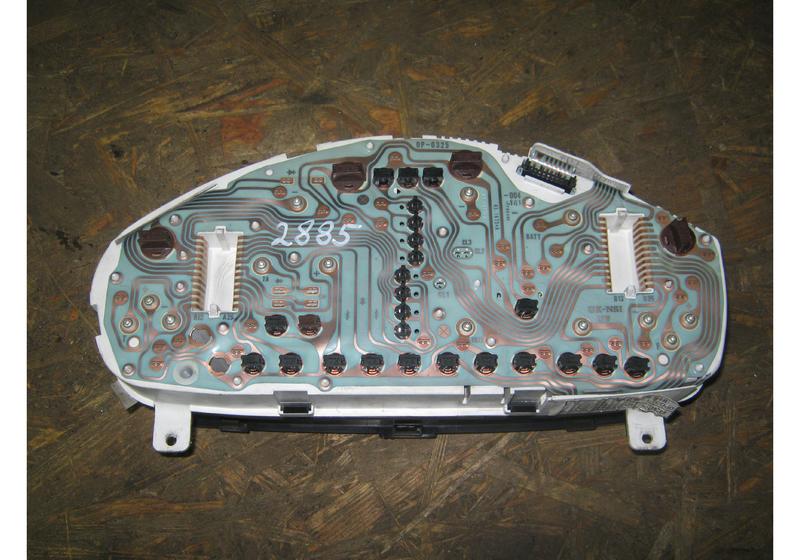 Панель приборов Mitsubishi Carisma 1