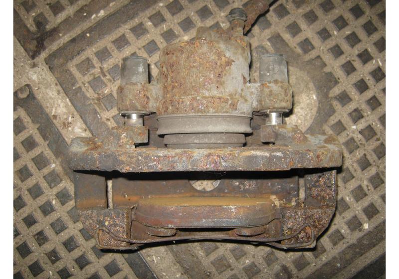 Суппорт передний правый Ford Focus 2