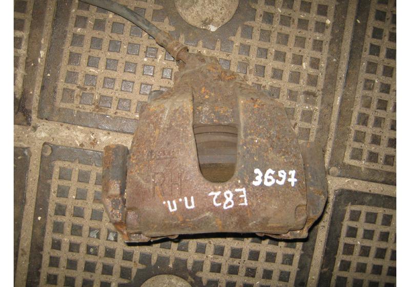 Суппорт передний правый Ford Focus 2