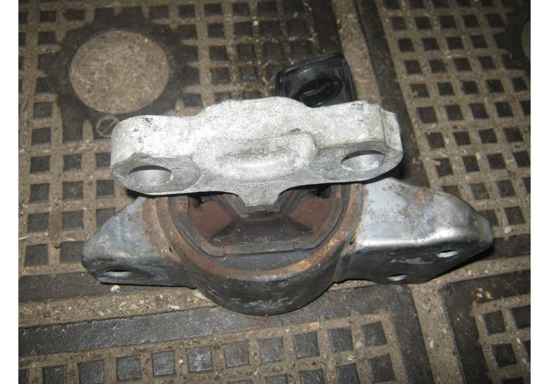 Опора двигателя Opel Corsa D