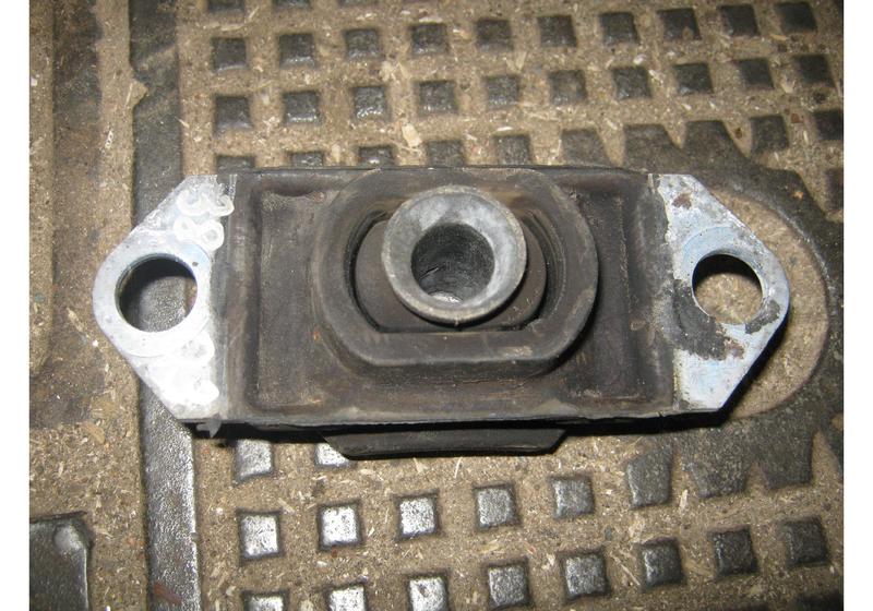 Опора КПП Nissan Qashqai J10