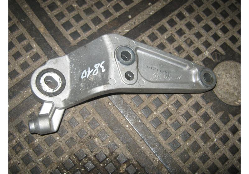 Кронштейн КПП Opel Corsa D