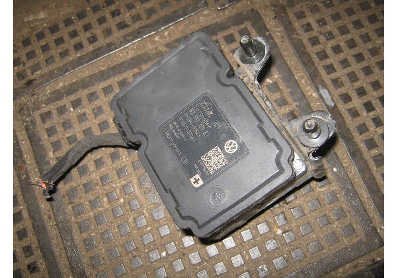 Блок ABS Volkswagen Golf 6