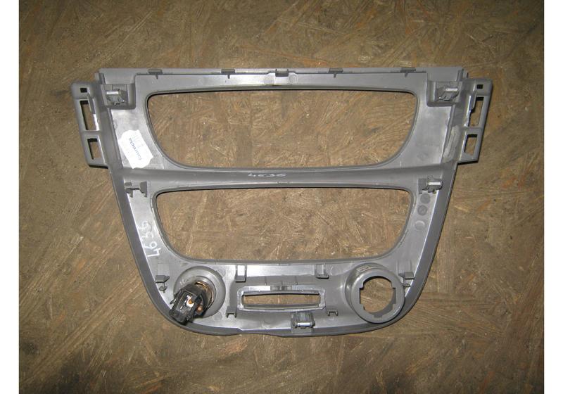 Рамка магнитолы Renault Megane 3