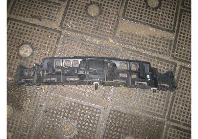 Кронштейн заднего бампера центральный Renault Megane 3