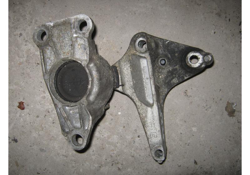 Опора двигателя Renault Megane 3