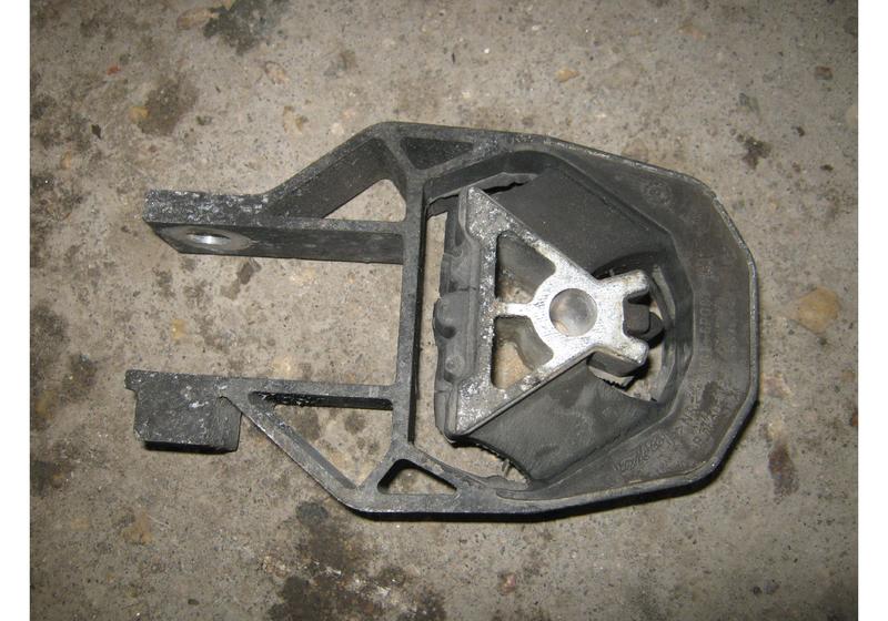 Опора двигателя Ford Kuga 1