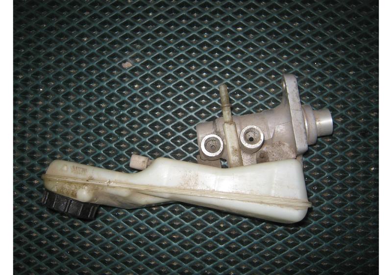 Главный тормозной цилиндр Ford Mondeo 4