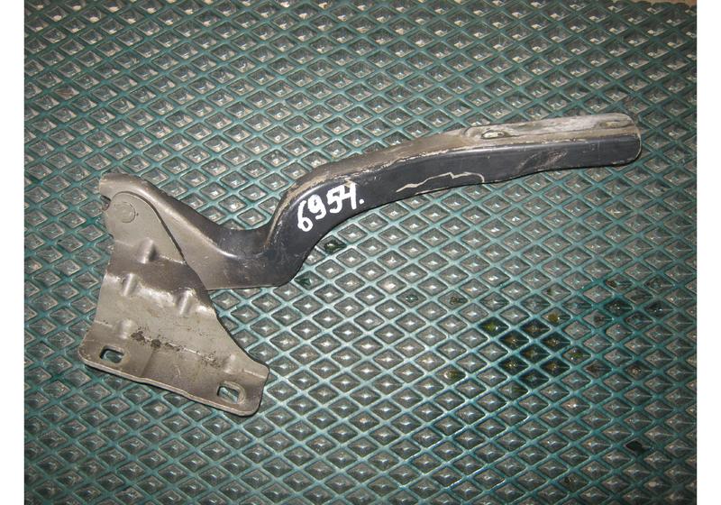 Петля капота правая Nissan Qashqai J10