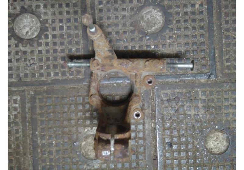 Кулак задний левый Ford Mondeo 3