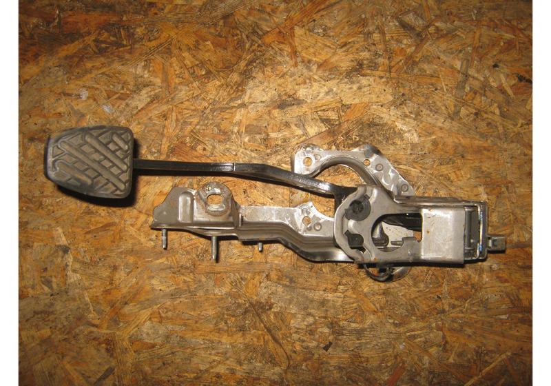 Педаль тормоза Nissan Qashqai J10