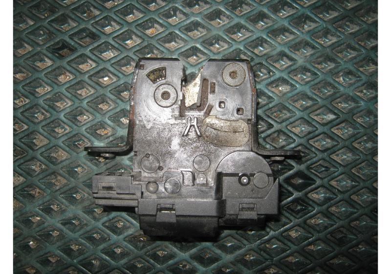 Замок багажника Nissan Qashqai J10