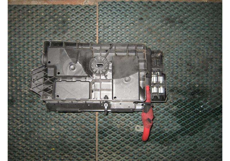 Блок предохранителей Opel Astra J